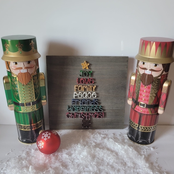 Handmade Christmas String Art decor piece, one of a kind - Picture 1 of 2